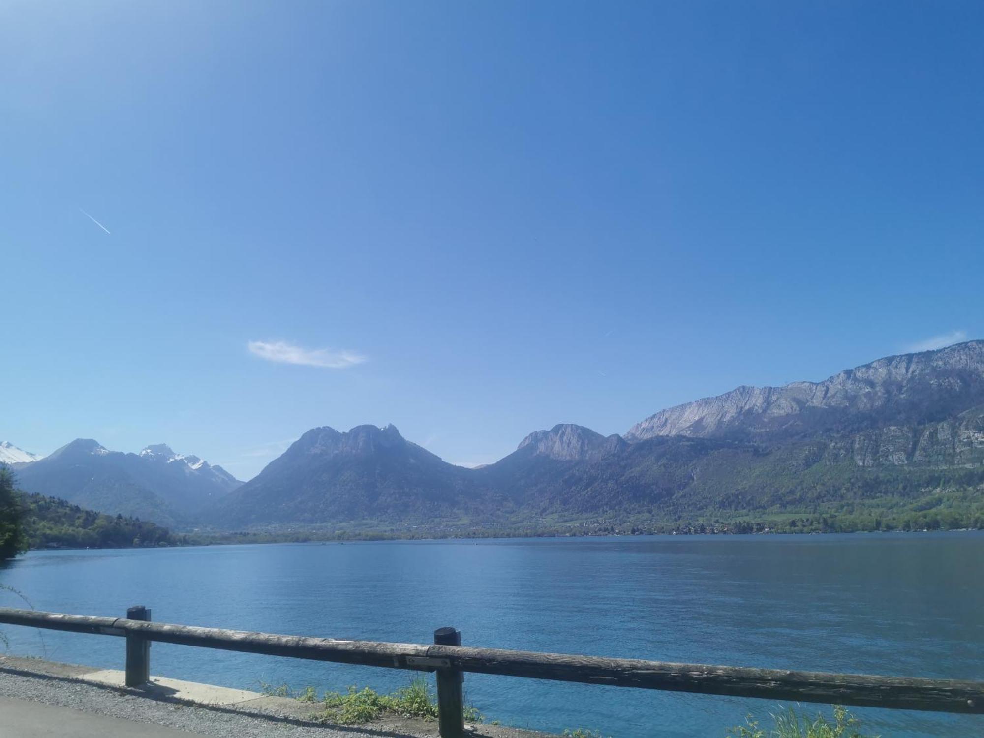 Charmant Appartement A 1 Minute Du Lac Annecy Exterior photo