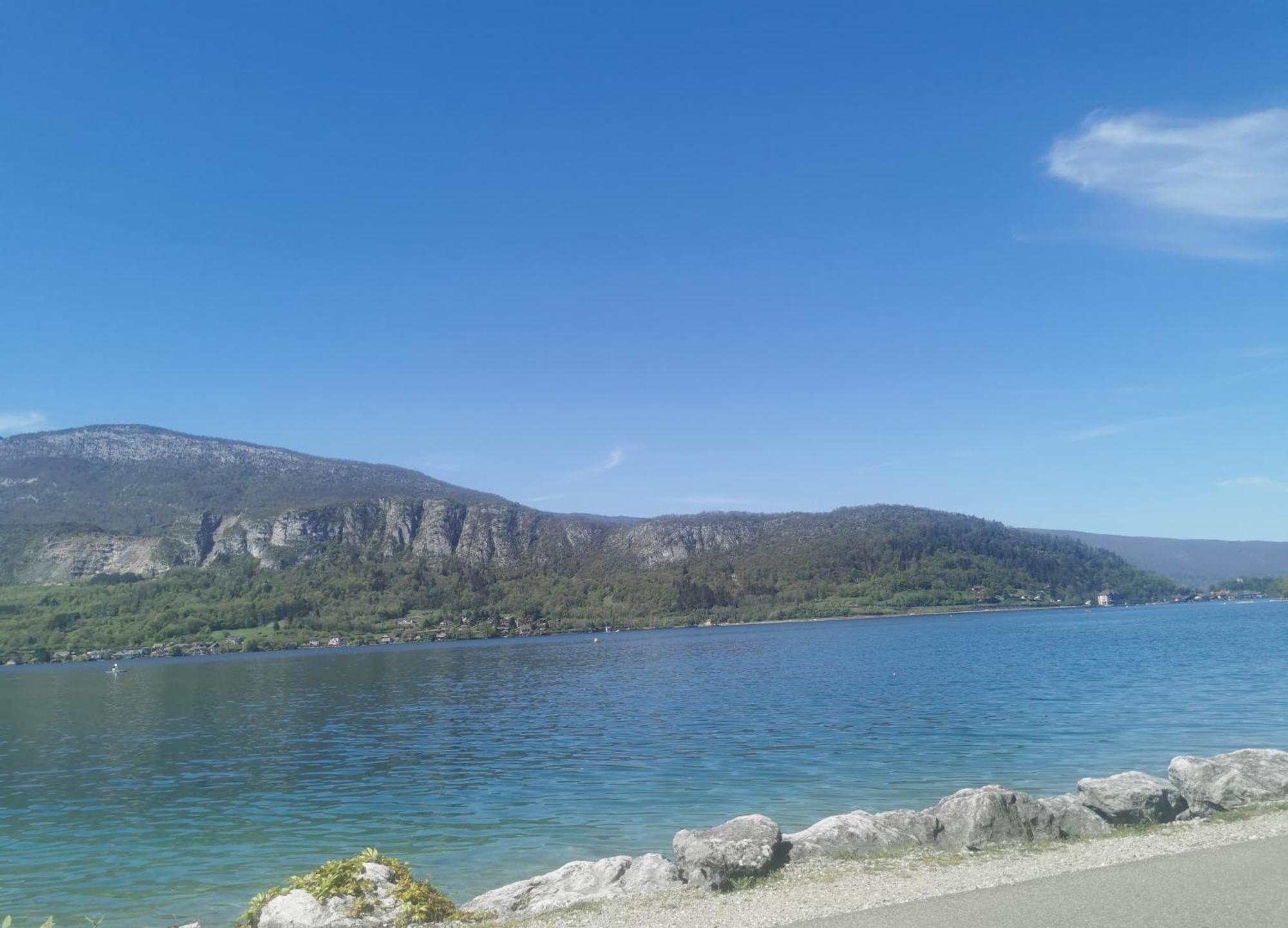 Charmant Appartement A 1 Minute Du Lac Annecy Exterior photo